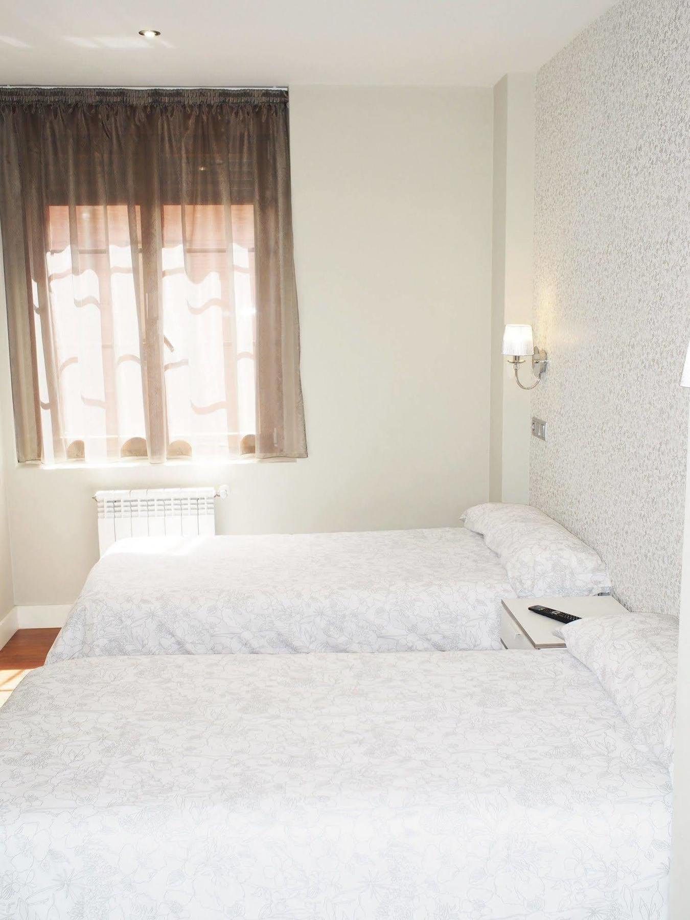 Hotel Rosal Oviedo Luaran gambar